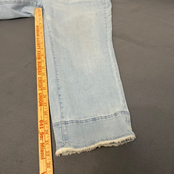 J Jill Denim Authentic Fit Cropped Jeans Light Wash Frayed Hem Womens Size
18 - Picture 5 of 7